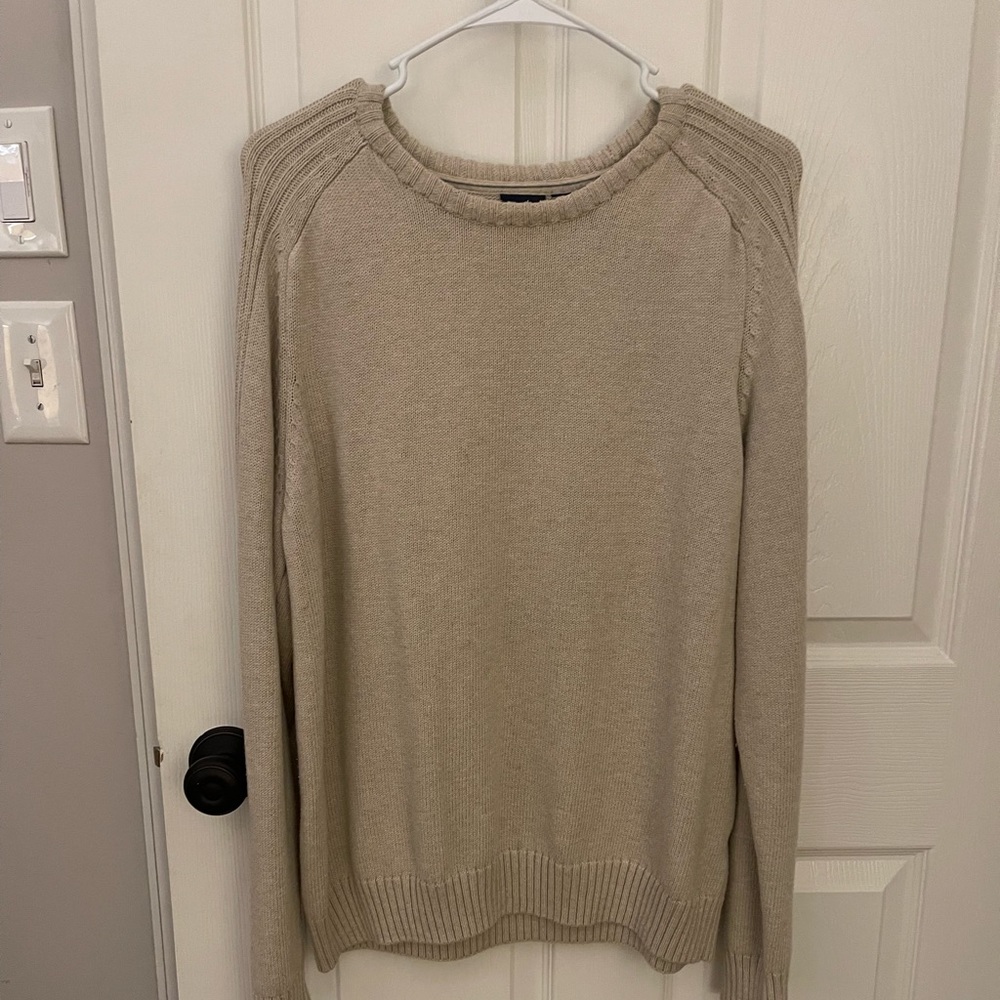 Beige sweater. Large, cut the tag because it was jabbing. Excellent condition.